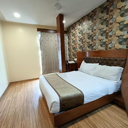 Hotel A Suites Мумбай Екстериор снимка