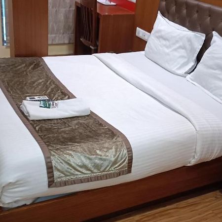 Hotel A Suites Мумбай Екстериор снимка