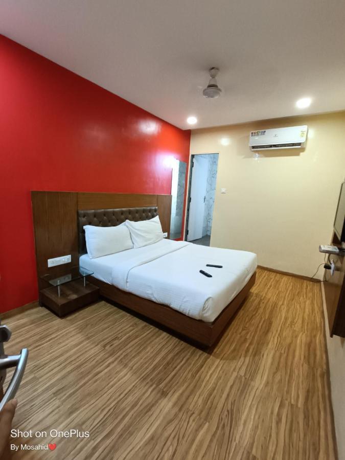 Hotel A Suites Мумбай Екстериор снимка