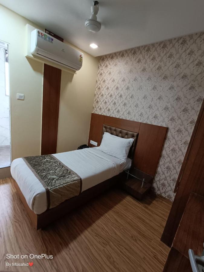 Hotel A Suites Мумбай Екстериор снимка