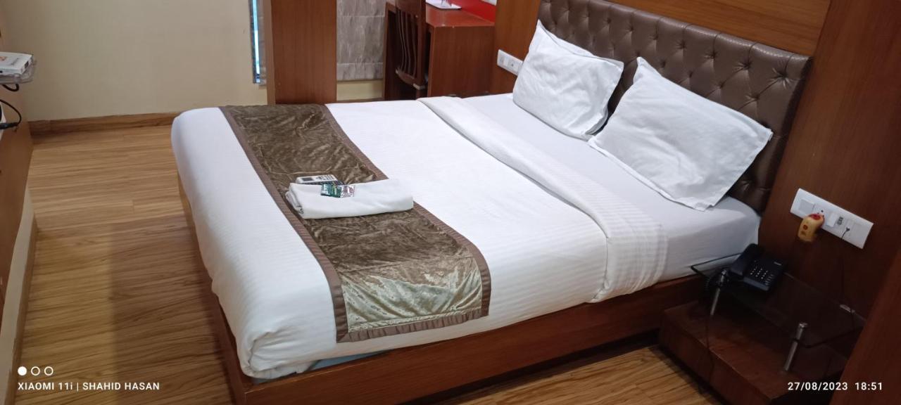 Hotel A Suites Мумбай Екстериор снимка