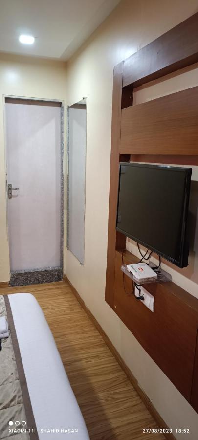 Hotel A Suites Мумбай Екстериор снимка