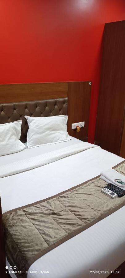 Hotel A Suites Мумбай Екстериор снимка