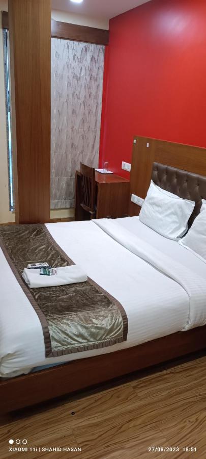 Hotel A Suites Мумбай Екстериор снимка